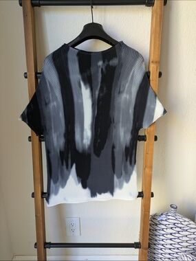 Source Unknown Black and White Abstract Partially See Through Blouse - Estimated